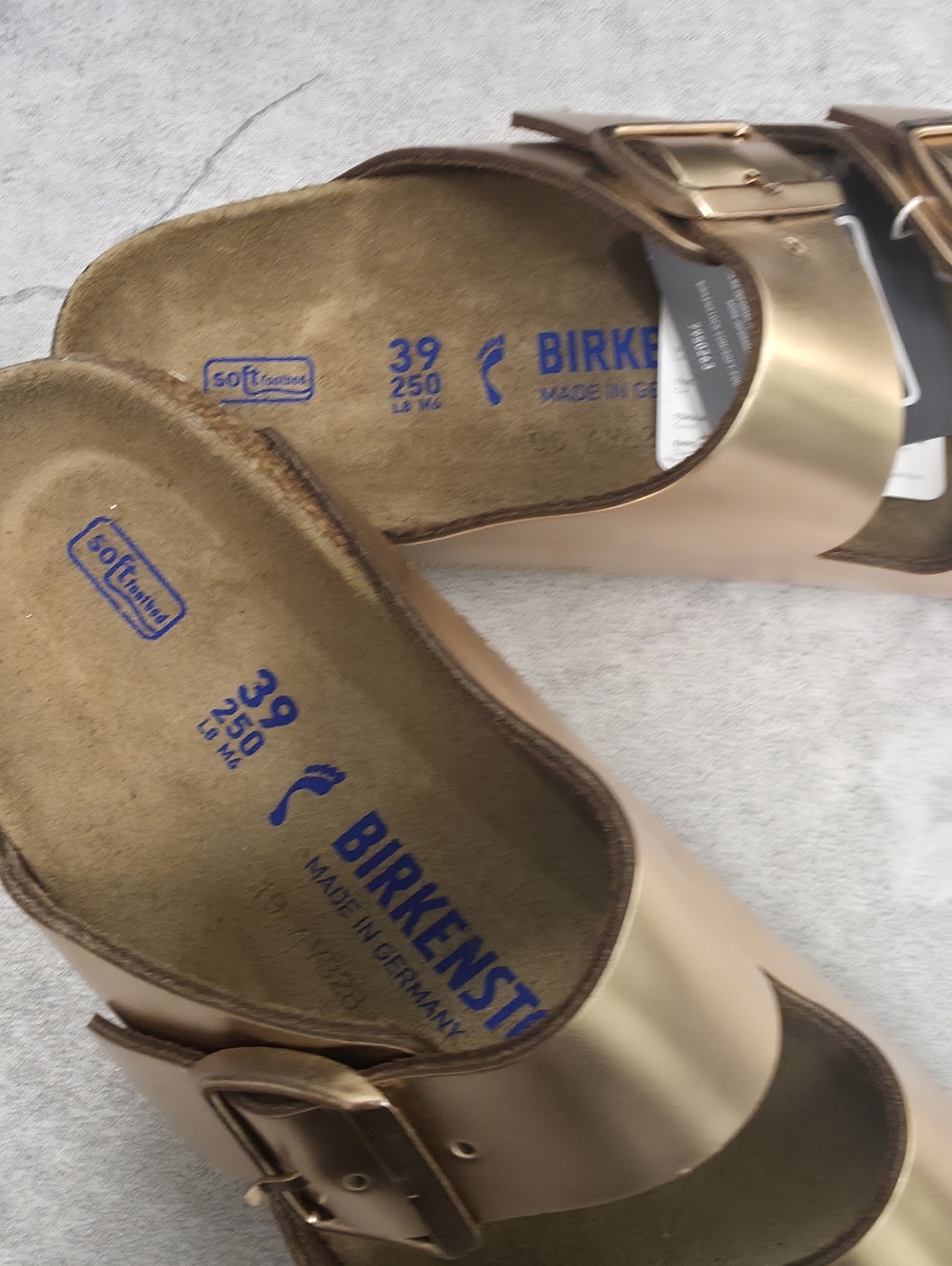 BIIRKENSTOCK Women's Arizona Soft Footbed Banded Buckle Metallic Slide Sandals,8 - Picture 4 of 9